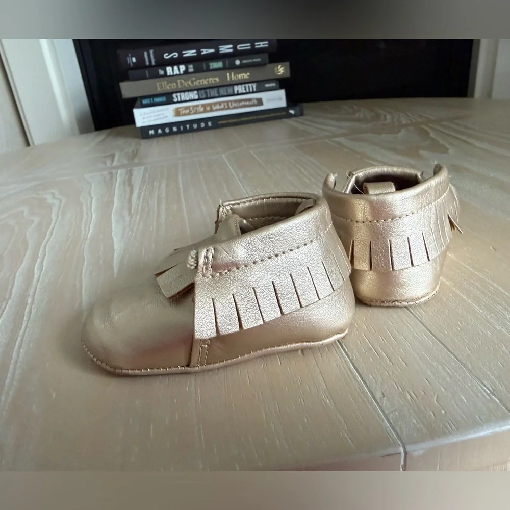 Old Navy|FREE w kids purchase,Stylish baby girl Shoes Set - Cream and Gold•0-6M